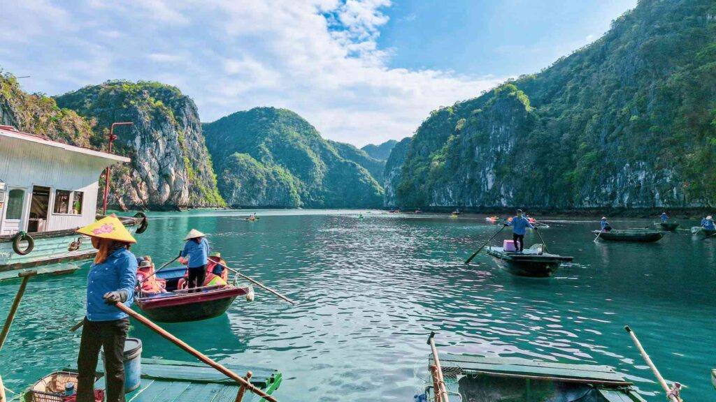FROM THE MOUNTIANS TO THE MEKONG A Journey Through Vietnam, Laos & Cambodia 25 DAYS / 24 NIGHTS